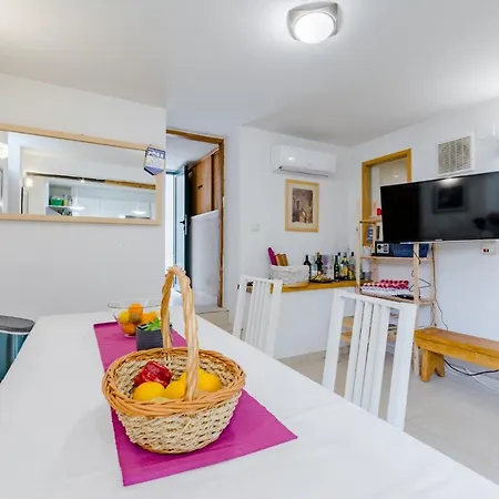 Luxury Roza فيلة سبليت