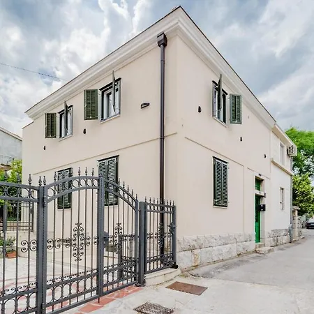 Luxury Roza فيلة سبليت